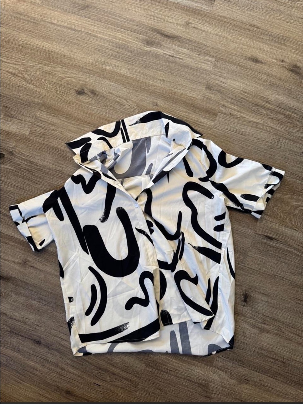 SHEIN Black & White Abstract Button-Down Shirt